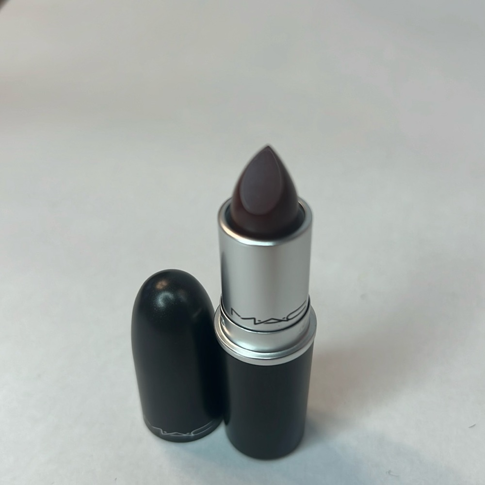 💕BNIB MAC LIPSTICK DOUBLE FUDGE💕